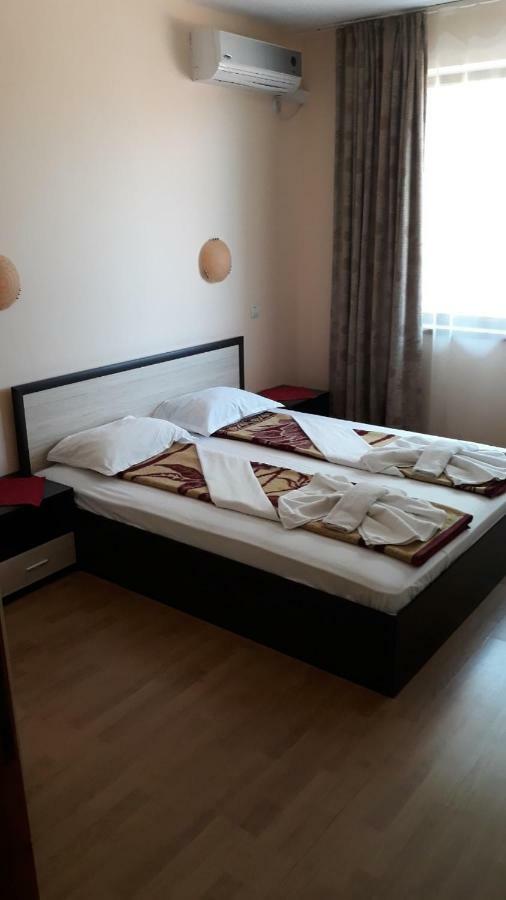 Guest House Lazur Obzor Exteriör bild